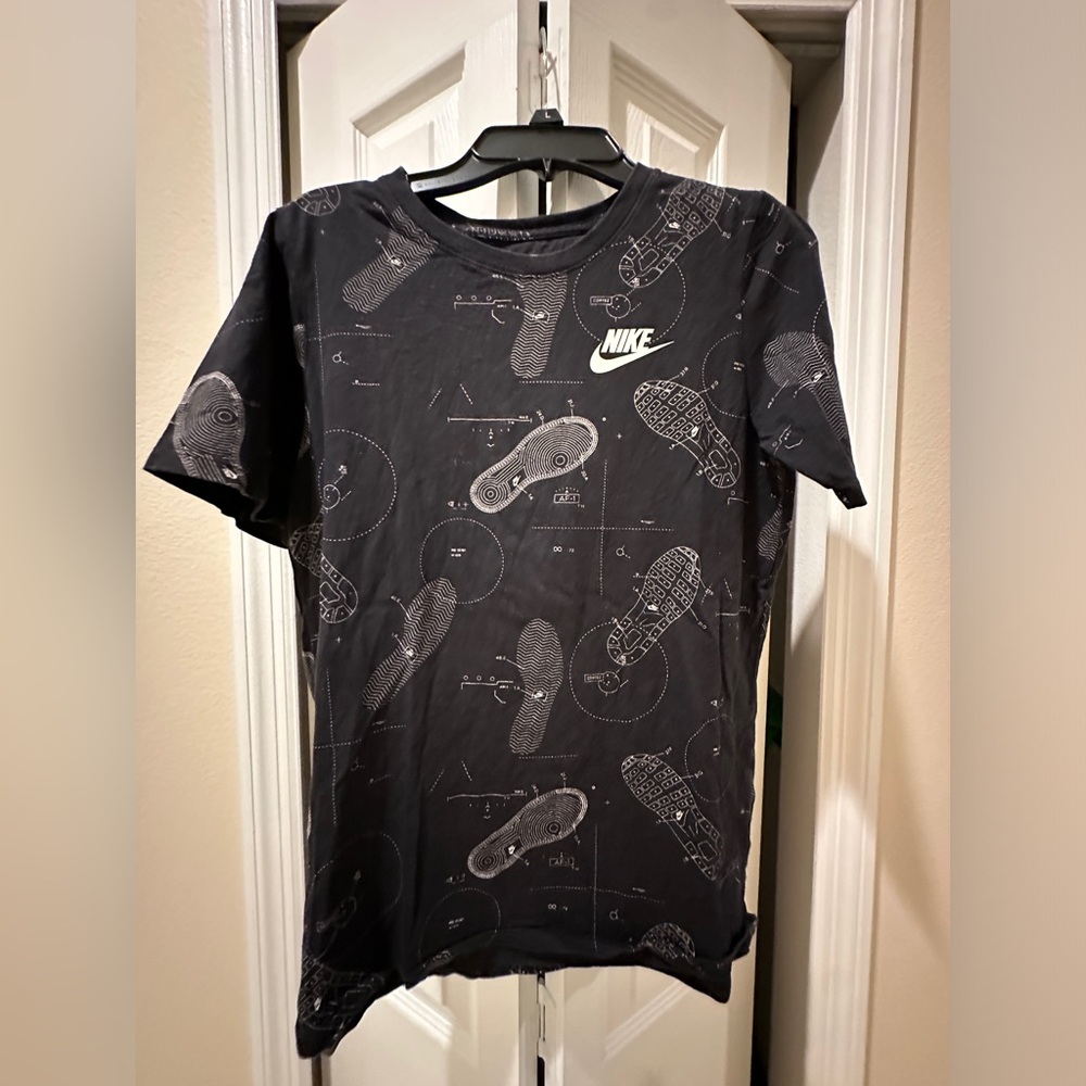 Nike- Athletic Cut “shoe map” T shirt